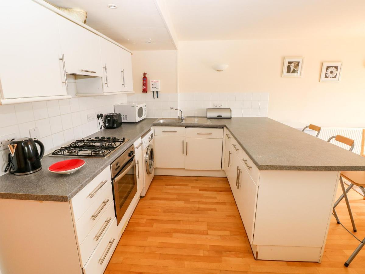 15 Sovereign House Apartment Milford Haven Exterior photo