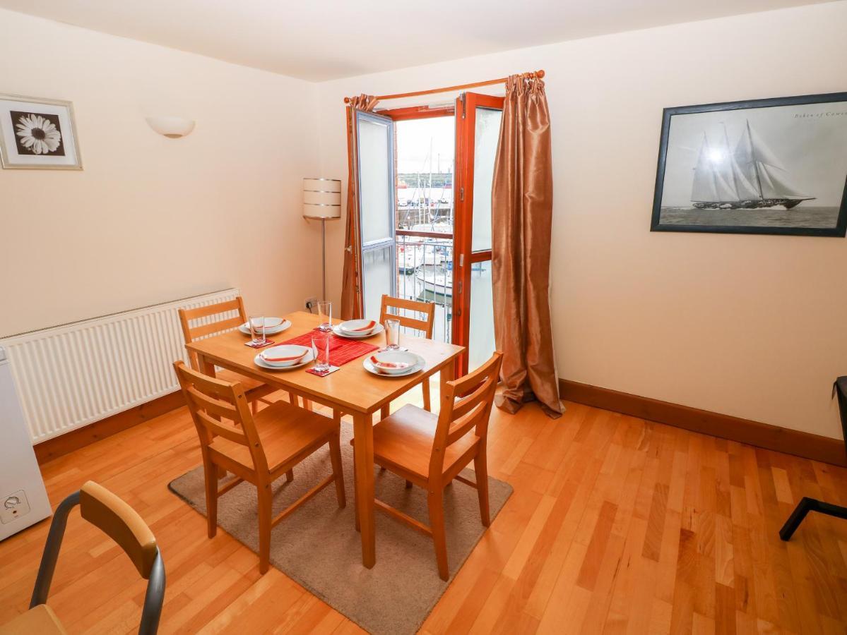 15 Sovereign House Apartment Milford Haven Exterior photo